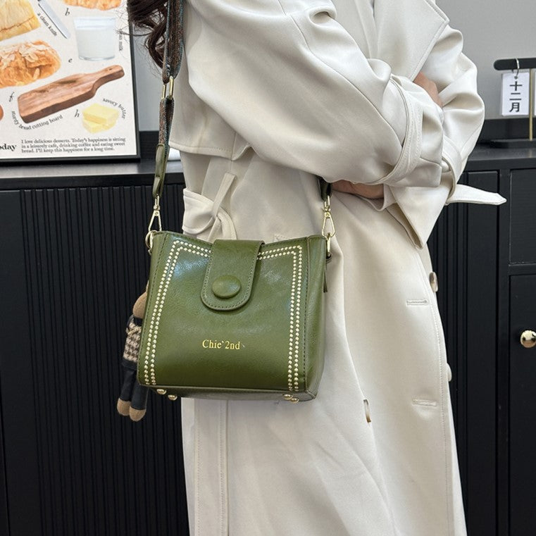 Women's Vintage Bunny Charm Bucket Bag – Convertible Shoulder/Crossbody, Spacious Travel Tote – Stylish Minimalist Leather Purse